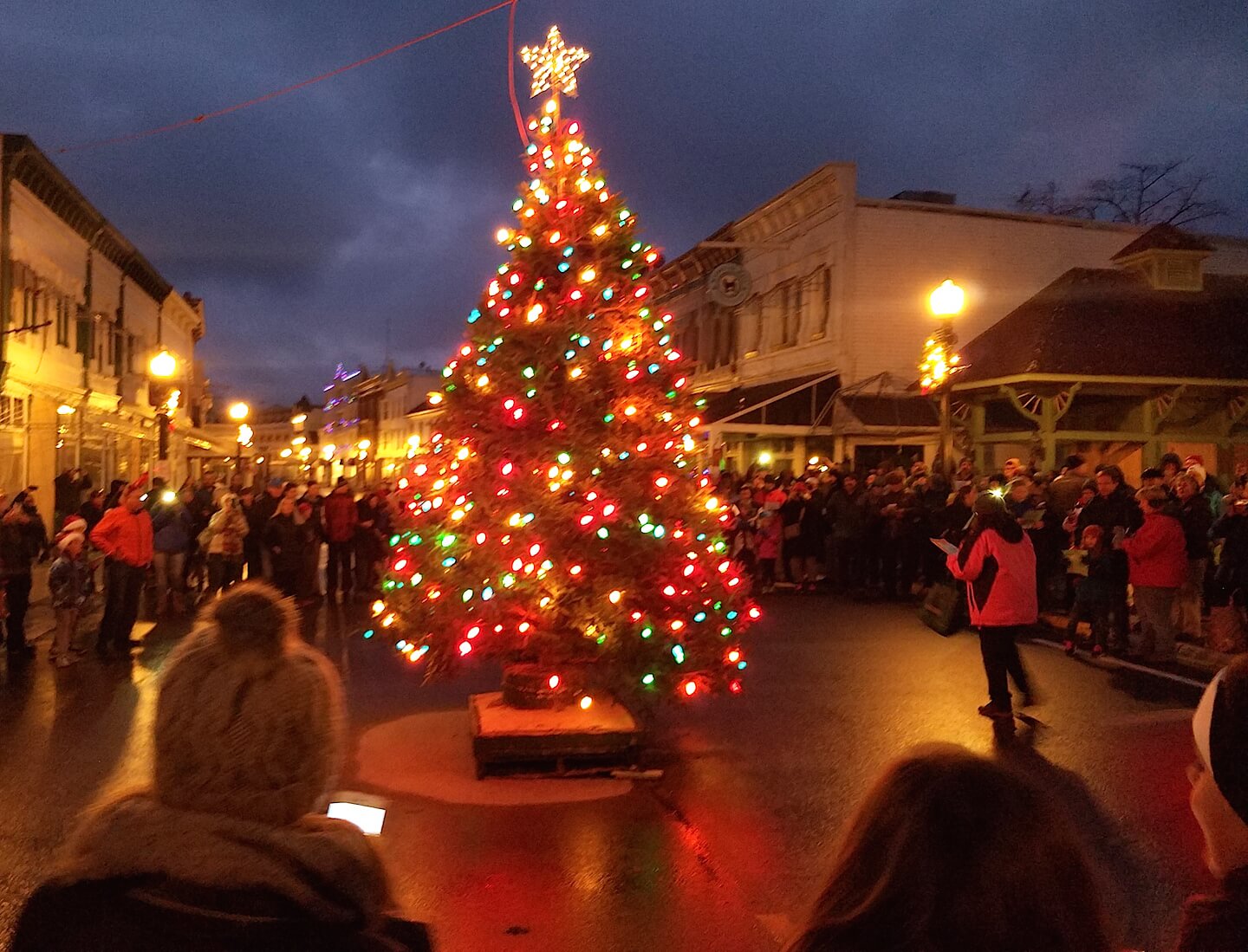 original-murdicks-fudge-mackinac-island-tree-lighting